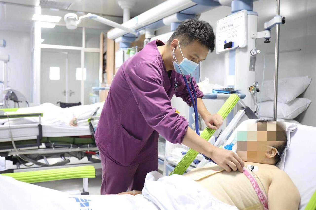 撸串烧烤吃火锅误把胰腺炎当胃病29岁小伙住进ICU