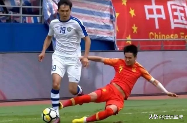 韦世豪遭受犯规,对韦世豪犯规的看法