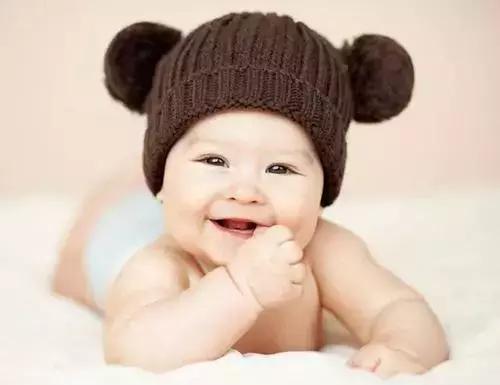 新生儿20天睡觉不踏实哼哼唧唧,五十天宝宝睡觉不踏实老哼哼唧唧