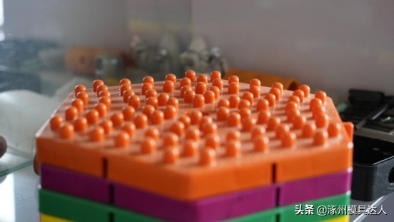 注塑模具生锈怎么快速去锈,注塑模具生锈怎么打开