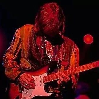 学会了吉他就会弹贝斯吗,弹贝斯和弹吉他的区别