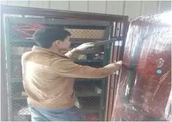 防盗门上缝隙不均怎样调,防盗门划掉漆怎么修复