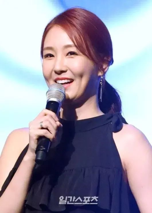 追星20年，女演员成功和偶像恋爱，为什么网友却替她不值？