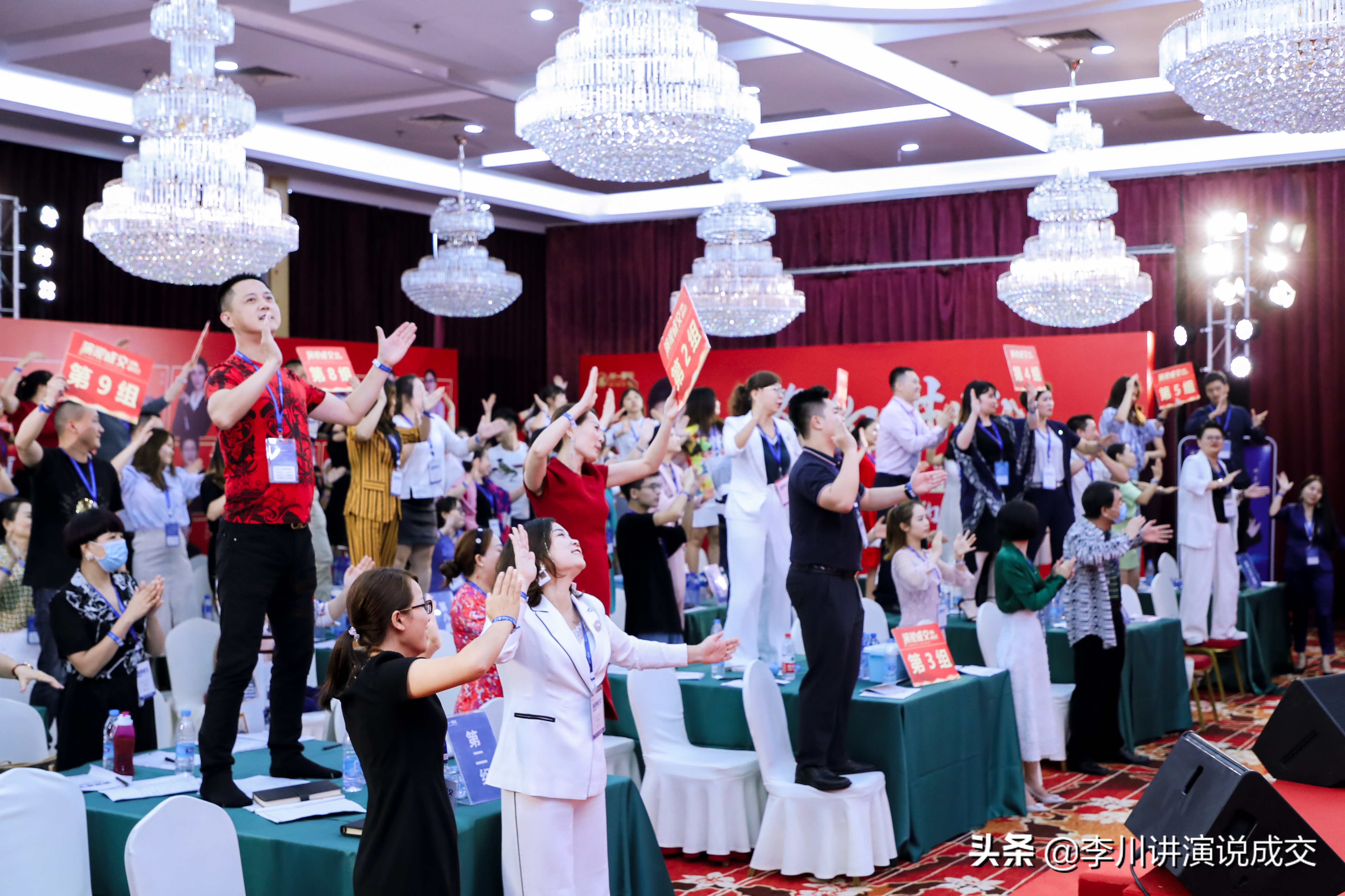 年会主持词幽默开场白2018十分钟,年会适合领导讲的话