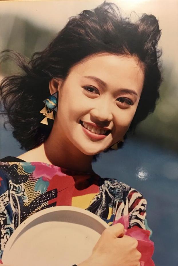 50岁梁小冰小腹凸显,被网友怀疑怀孕,6字回应尽显情商