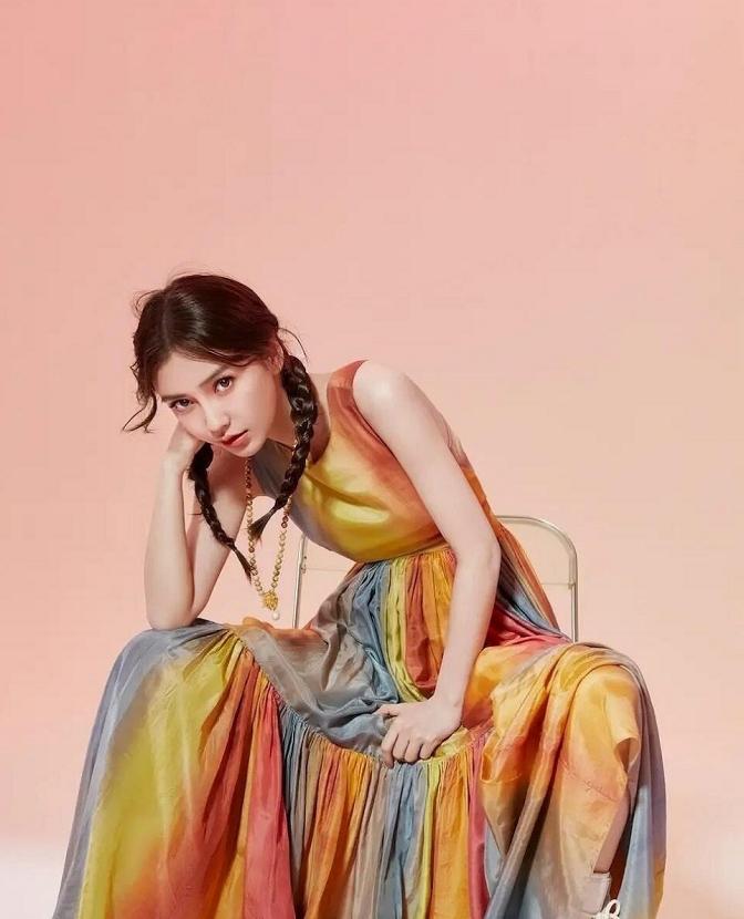 杨颖和水原希子佛牌,杨颖遇到韩国明星