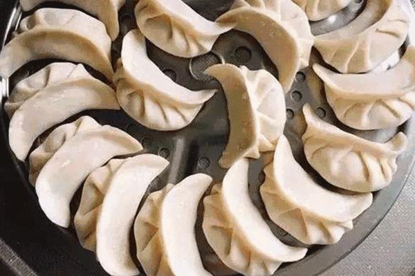 勾芡是用淀粉好还是面粉好,勾芡玉米淀粉与面粉的区别