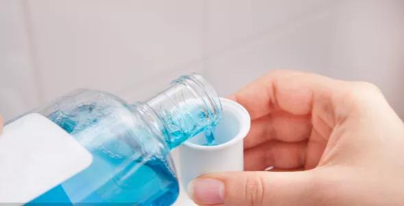盐水和漱口水哪个消毒,漱口的消毒水有哪些