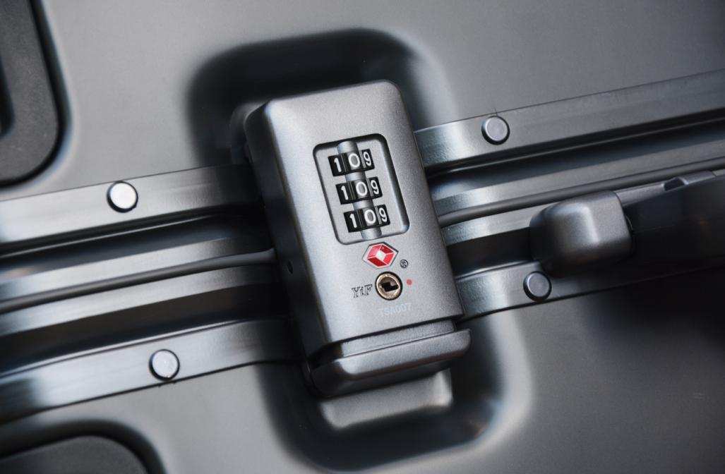 地平线8号旅行箱测试,地平线8号power旅行箱测评