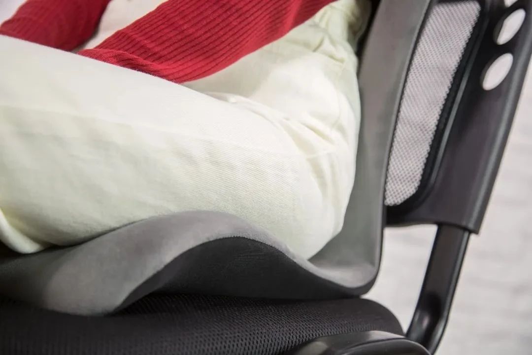 站立臀部凹陷假胯宽最有效的锻炼,避免臀凹陷和假胯宽的正确坐姿