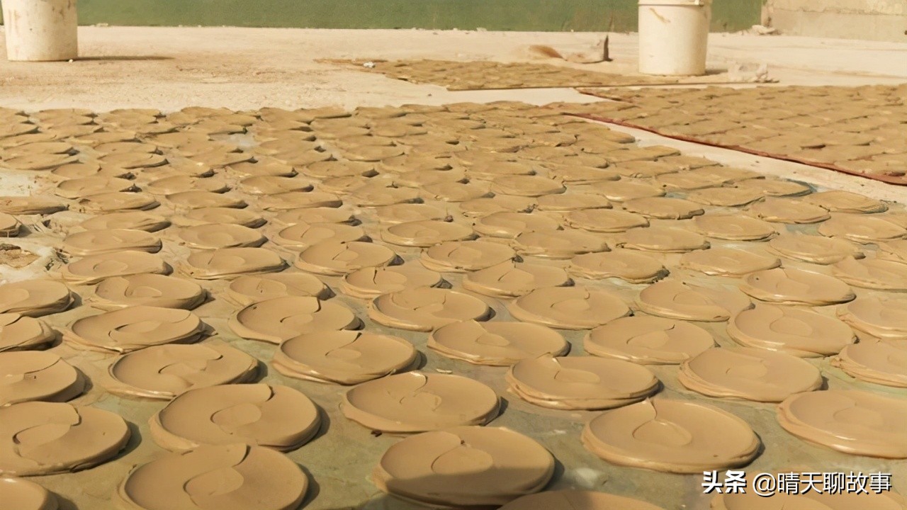 非洲5种常见的“美食”，烤蝙蝠加泥土饼，网友：好吃真香