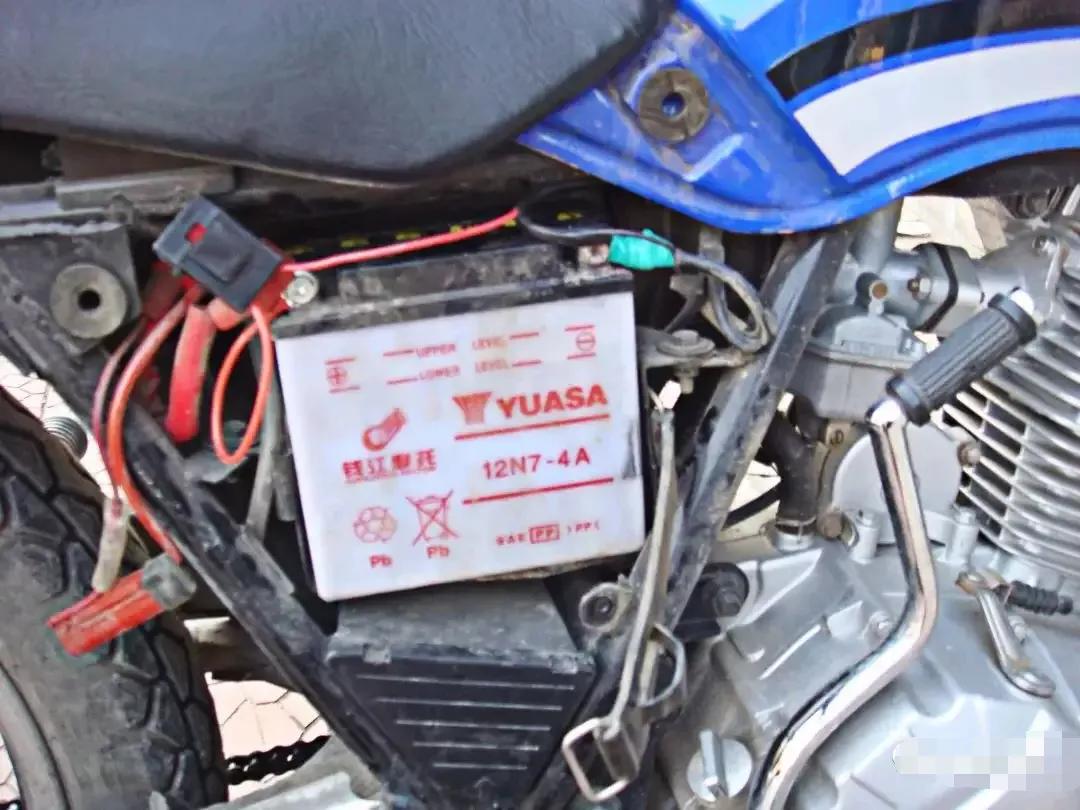 摩托车干电池充不了电怎么修复,摩托车电池充不进去电怎么修复