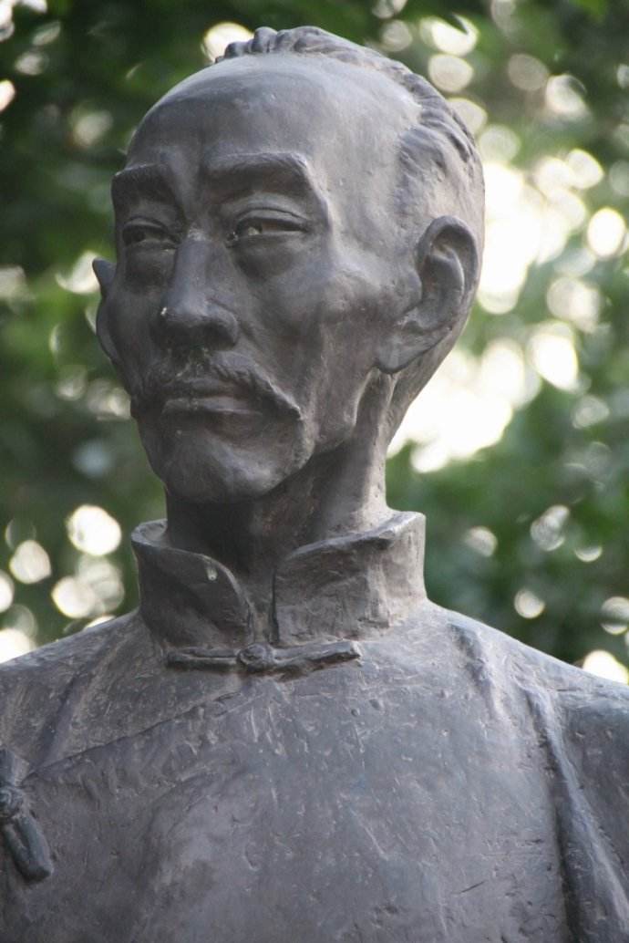 本是讽世之作,却成*场官**教材,《厚黑学》的走红,让他啼笑皆非