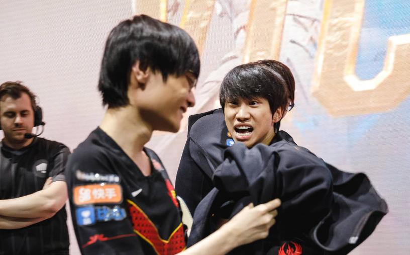 FPX队员赛前收到价值近10万的礼物！网友：Doinb快转送给老婆