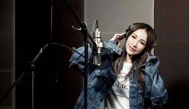 詹妮弗·洛佩兹现场,詹妮弗洛佩兹最新订婚视频