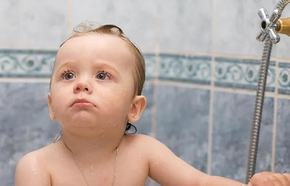 恋奶、吃手指、摸*处私**，孩子这些“瘾”，背后真相千万别忽略