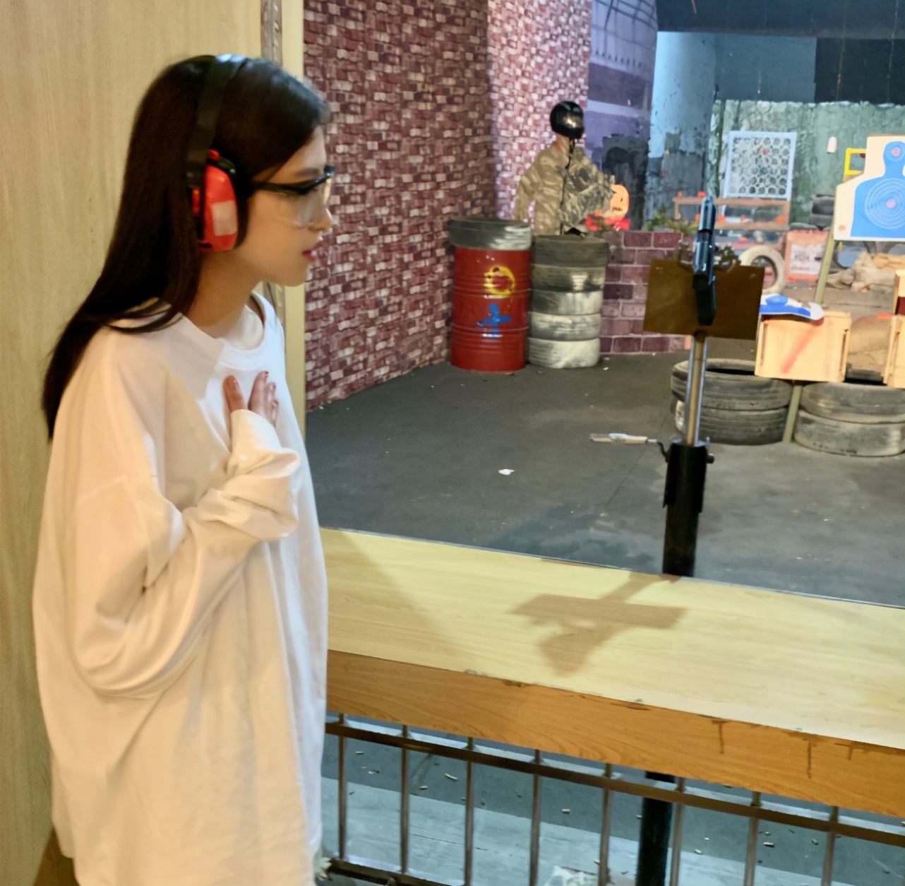 半藏森林原来还是位资深玩家？因吃鸡账号被盗，线下“苦练射击”