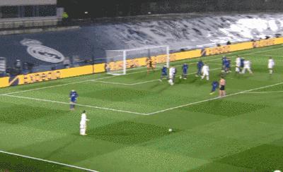 雨中激战，皇马绝境逢生！法国巨星破门救主，欧冠大热门占据优势