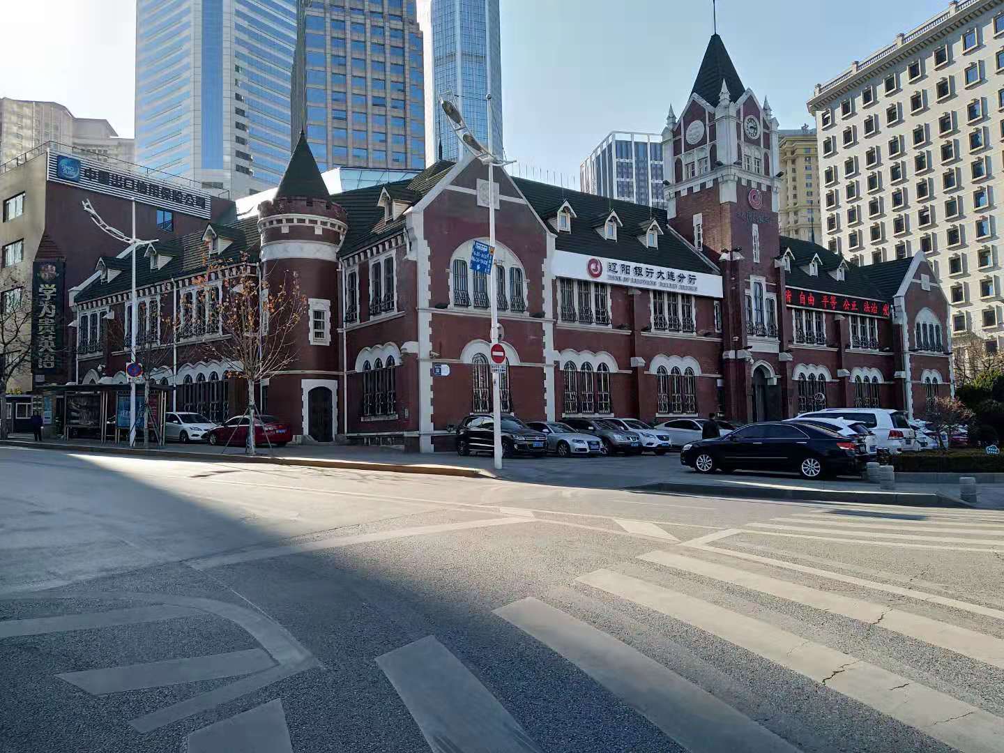 大连中山广场景观组成,大连中山广场十大历史建筑