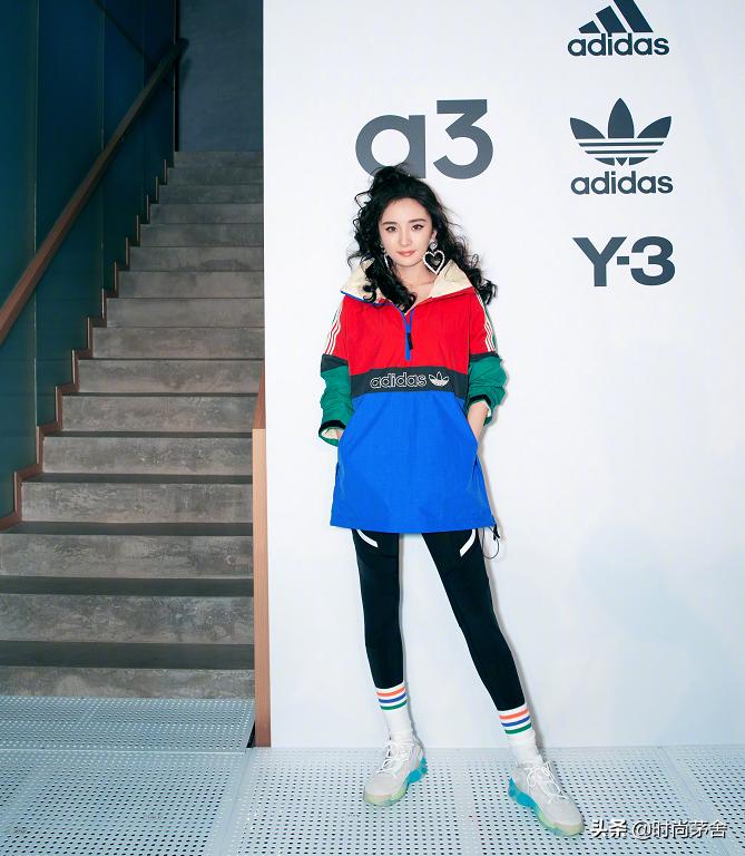 学生*党**别再露脚踝了，杨幂的“袜子包裤”火了，00后这么穿潮爆了