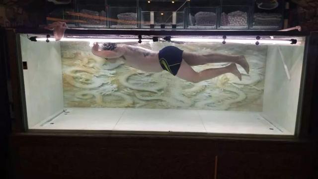 用3毫米玻璃粘的鱼缸,用大理石粘小型鱼缸