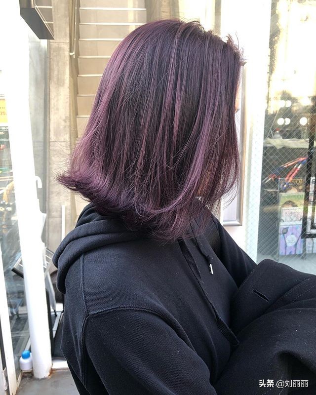 好看又时尚的发型最新款,40-50岁洋气烫发型中长发大圆脸