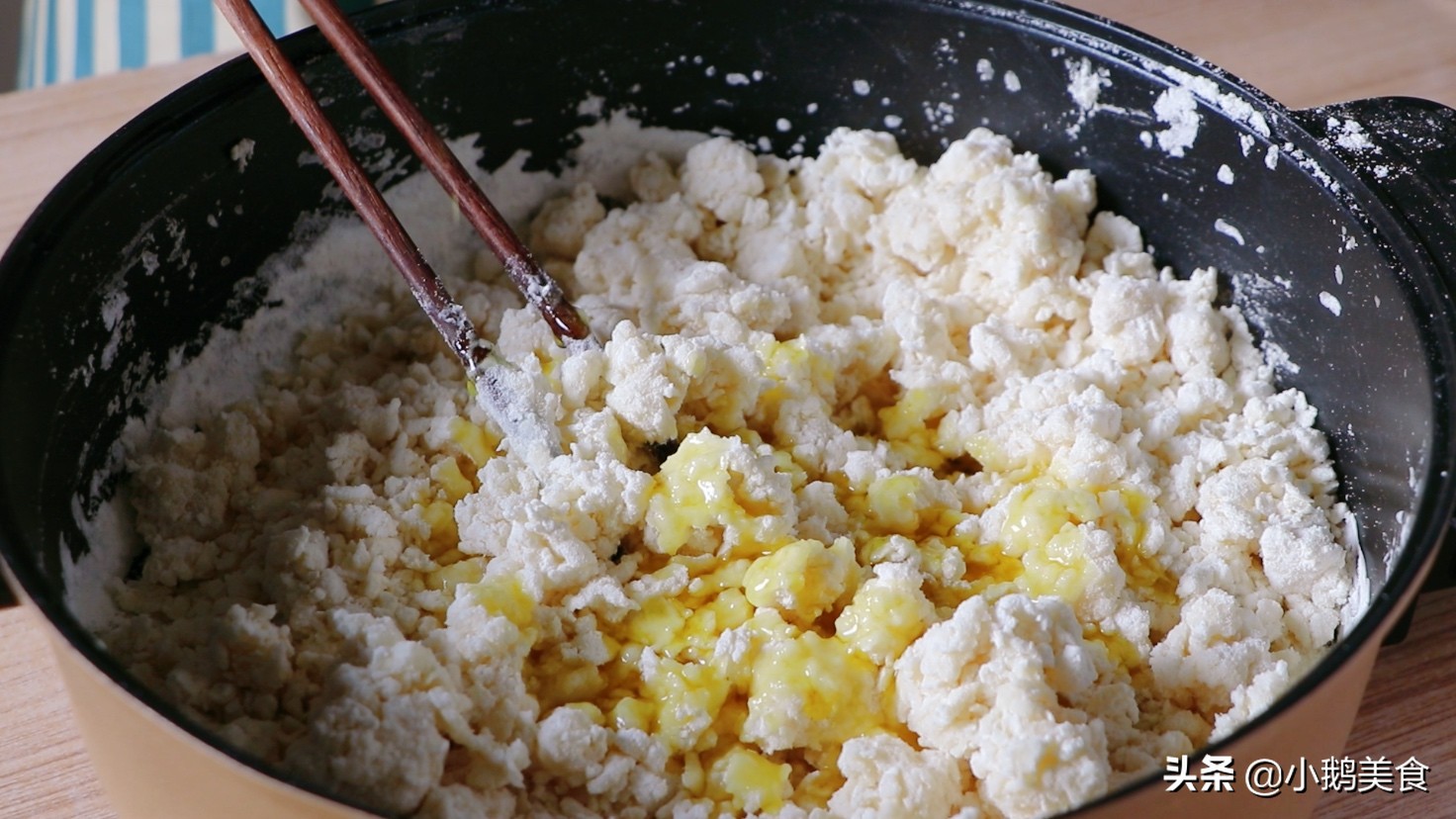 烙饼想要更好吃有诀窍掌握这两步,怎样烙饼好吃又有层松软凉了不硬