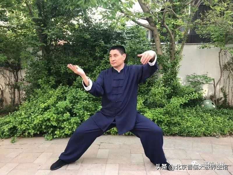 正确的松腰骨姿势,松腰小窍门