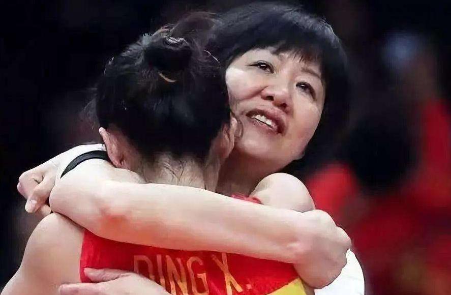 卸任女排主教练郎平,郎平退役后回国了吗