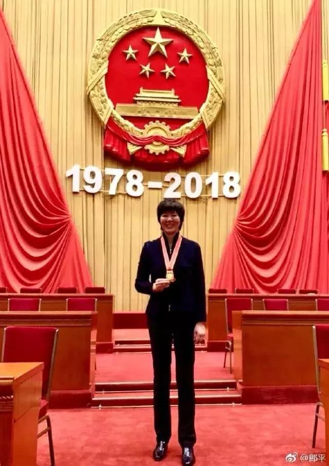 郎平执教8年都获得过哪些荣誉,郎平的贡献有多大