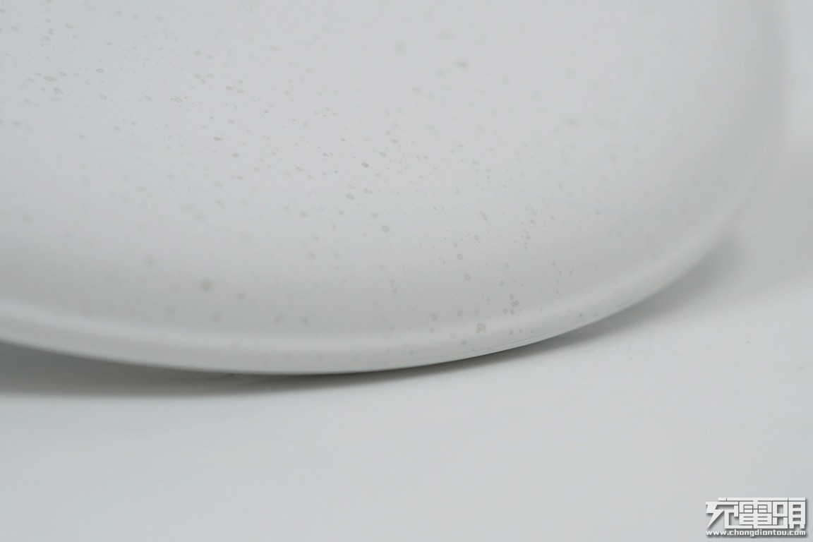 绿联无线充电宝拆解,绿联30瓦充电器拆解