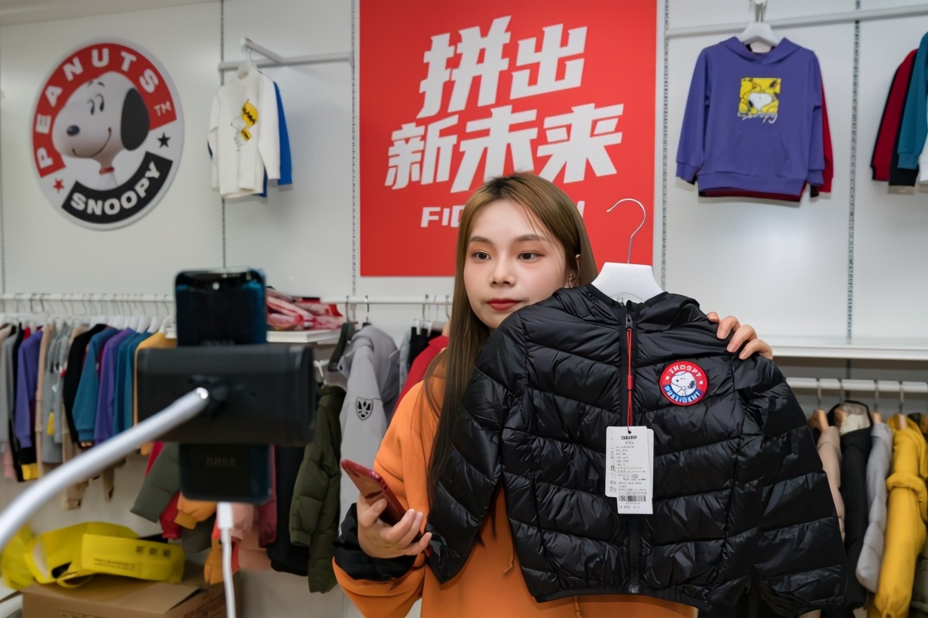 这家老品牌，靠“拼”获得新生