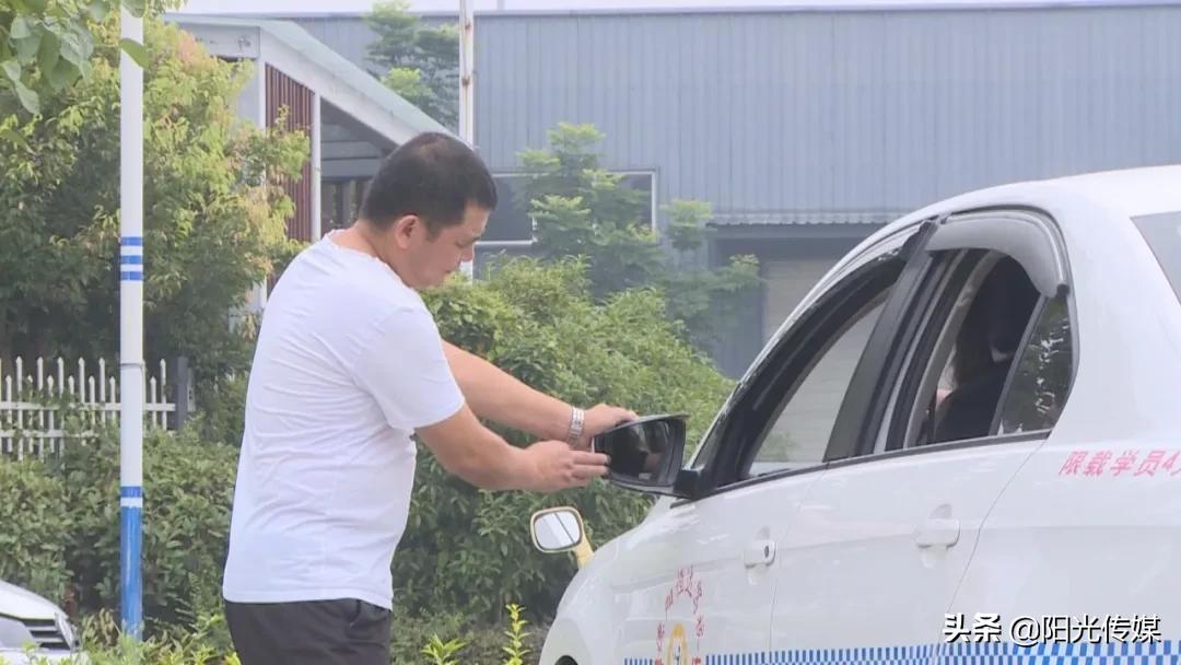 高考结束正是驾校学车的好时机,学车热高考结束驾校迎来报名高峰