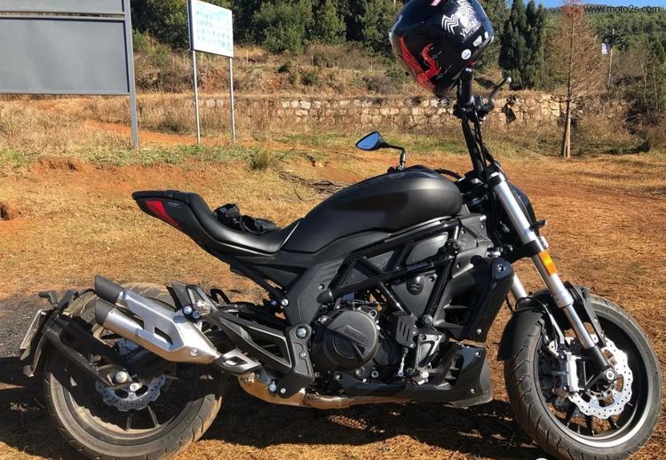 贝纳利502c模仿杜卡迪什么车型,贝纳利502c杜卡迪大魔鬼对比