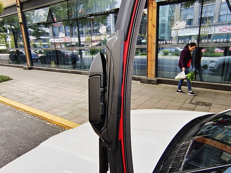 逸卡雨刷,拥有极佳视野