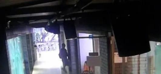 要出道？猥亵女童的网红“豆浆王子”出狱，竟搭舞台开“记者会”，引众怒！