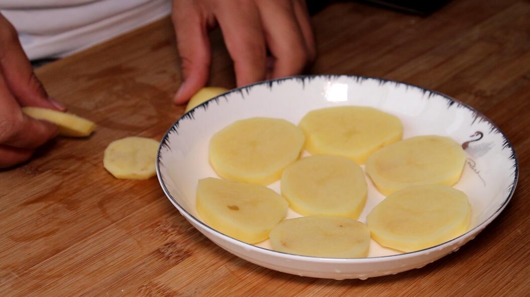 做粉蒸肉的粉用什么米炒,粉蒸肉成型后怎么炒着好吃