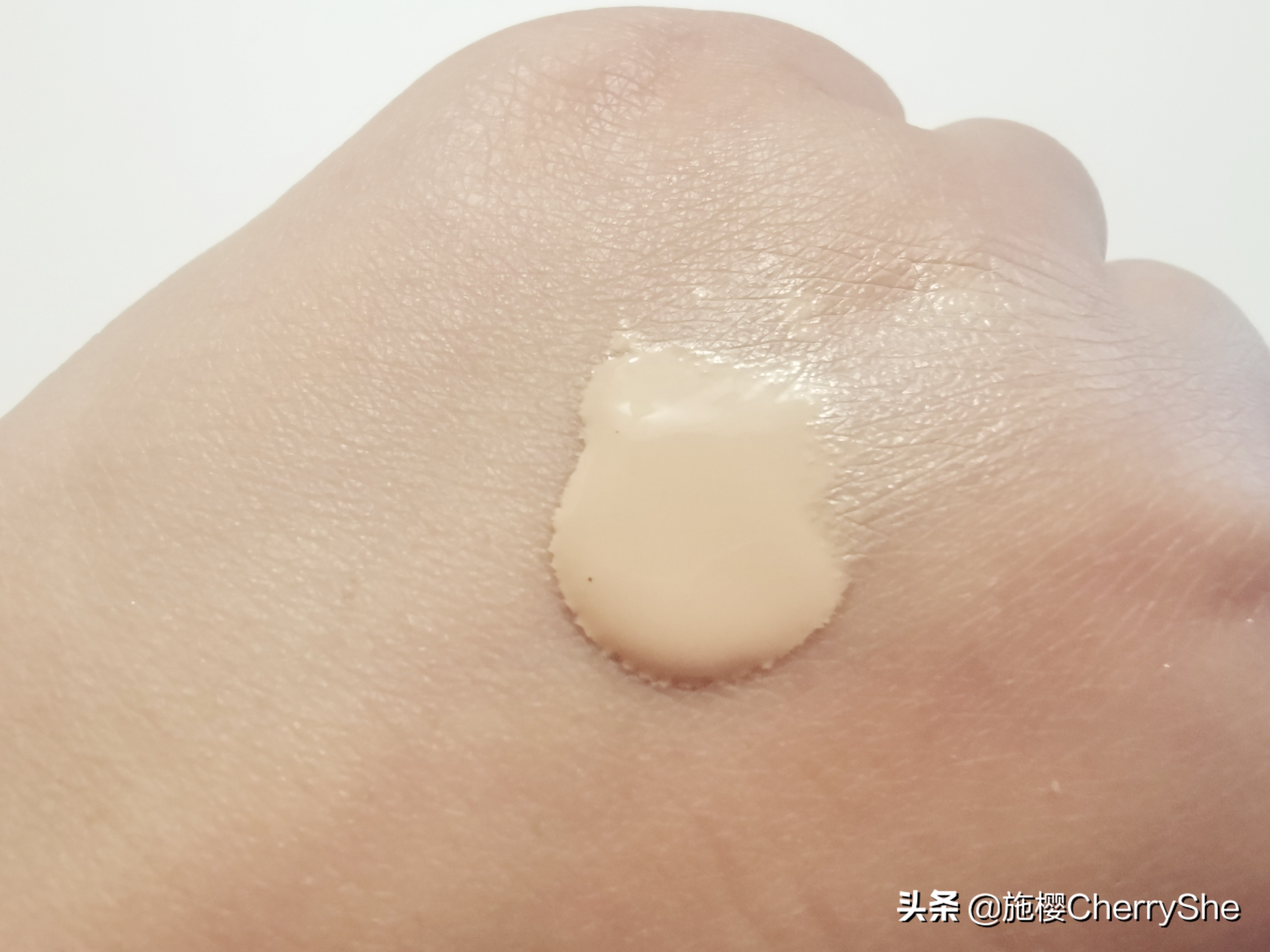 粉底液阿玛尼权力3.5号色,混油皮粉底液测评推荐圣罗兰