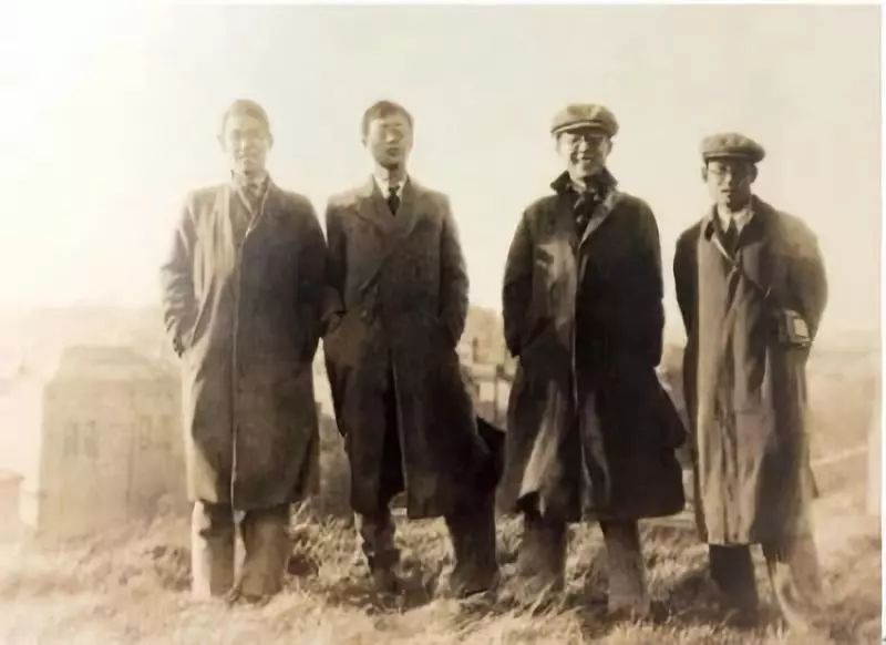 仅8年时间，他就带着这所“破烂学校”攀上了中国高校的珠峰