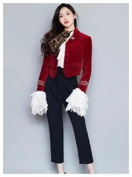 唐嫣十八岁选秀画面曝光，穿性感泳装大长腿吸睛，网友：辣眼睛