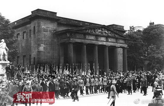 不只是仪仗！——东柏林的卫兵们