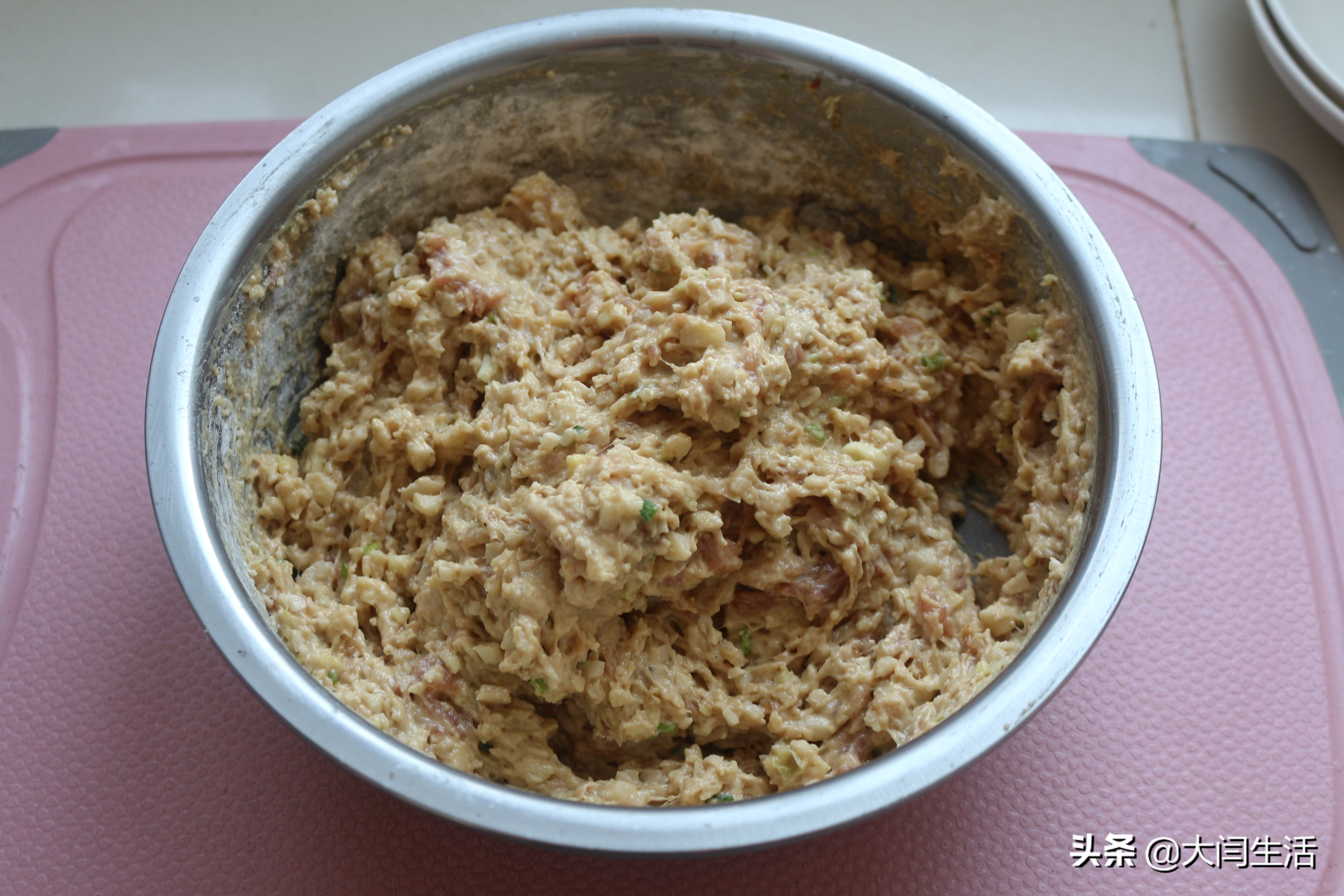 电饭锅狮子头怎么做,狮子头二次加热做法