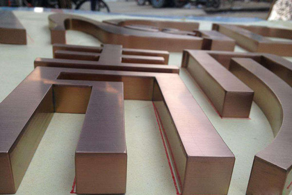 开槽机和雕刻机区别,开槽机和弯字机区别