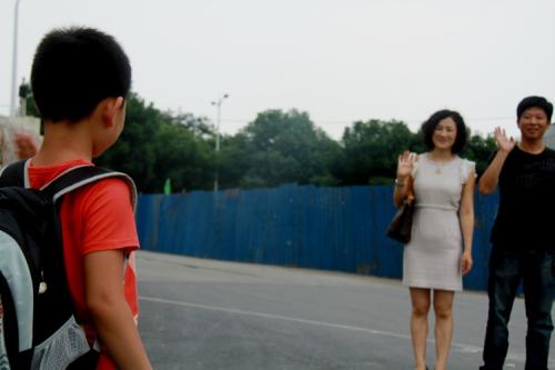 幼儿园新生入园焦虑宝宝的表现,新生幼儿入园分离焦虑正确引导