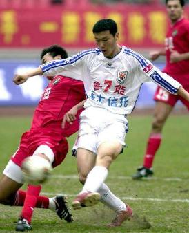 他曾是鲁能中场核心，转做教练却鲜有成就，黄金年龄栖身中乙