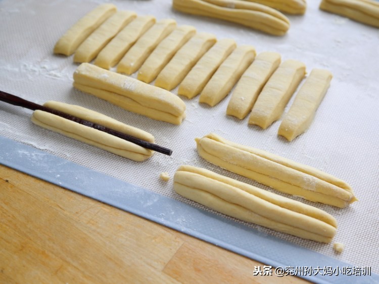 自家炸油条面的做法,家庭自制老面发面油条的做法