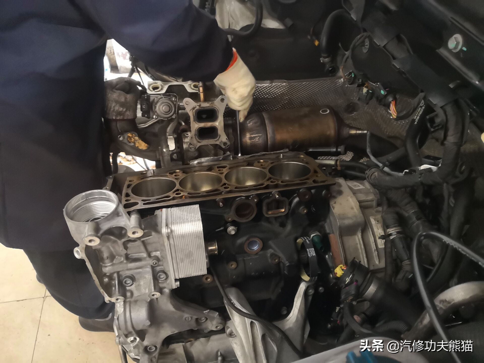 奥迪为何不能解决发动机烧机油,奥迪q5lea888三代发动机烧机油么