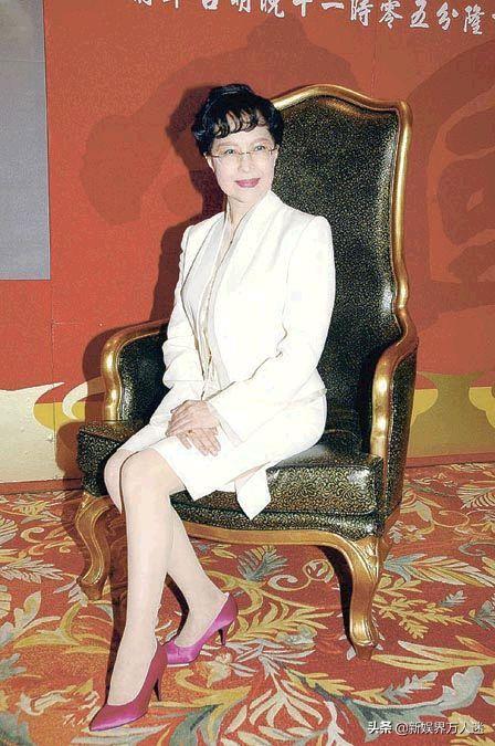 这才是现实中的女王！亚洲*星艳**退圈搞卫星，曾让千个男人拜倒裙下