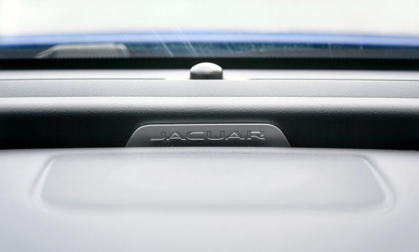 捷豹xel车门英伦气息,20年捷豹xel英伦绿