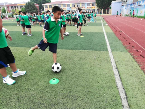 点赞足球中超,小学足球点赞